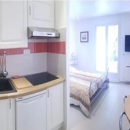 Apartment Studio Avec Piscine Dans Mas Provencal